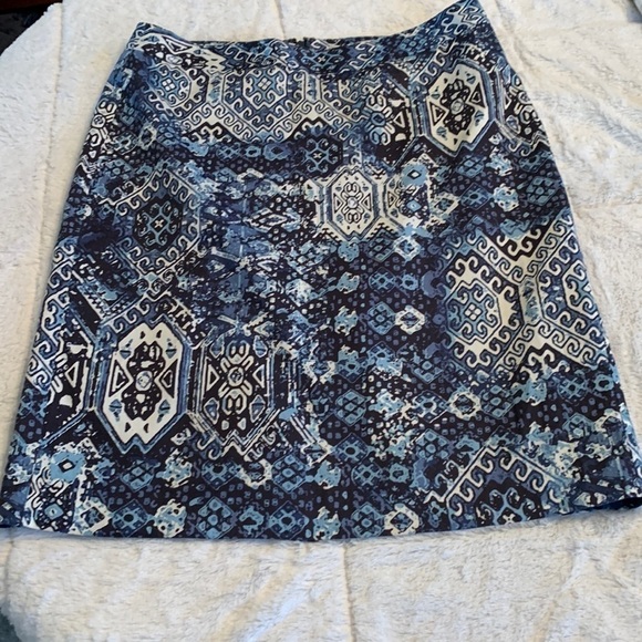 Picturing this beautiful Van Heusen Lined Size 4 Cotton Skirt in New condition. - Picture 1 of 6